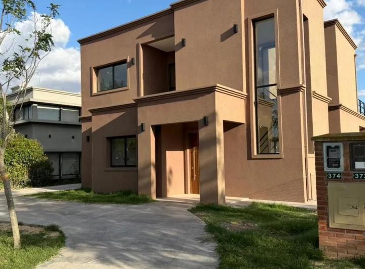 Casa · 200m² · 5 Ambientes
