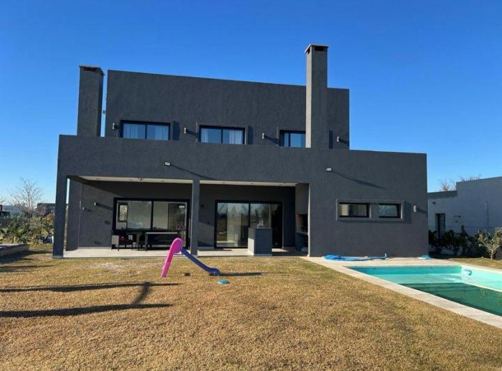 Casa · 195m² · 5 Ambientes · 1 Cochera