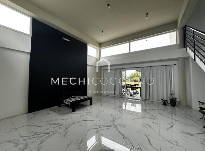 Casa · 200m² · 5 Ambientes · 2 Cocheras
