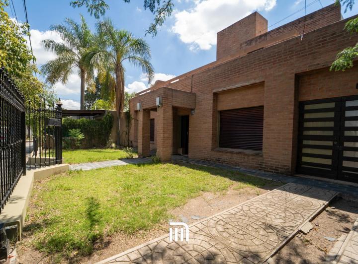 Casa · 249m² · 10 Ambientes · 3 Cocheras