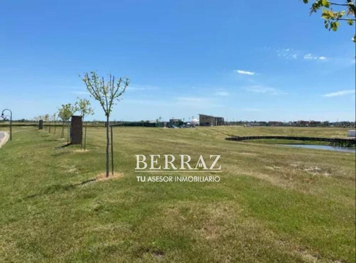 Terreno · 905m²