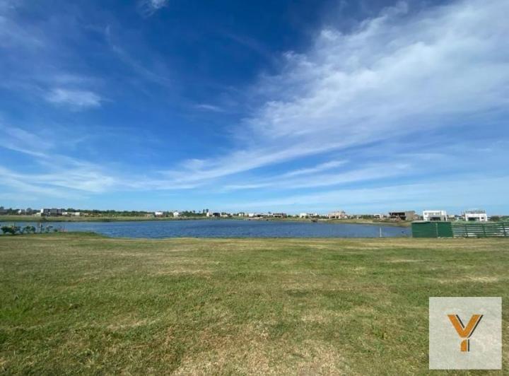 Terreno · 851m²