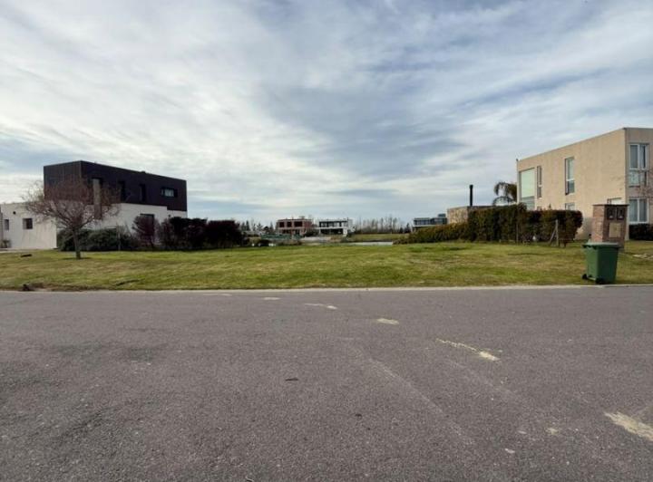Terreno · 854m²