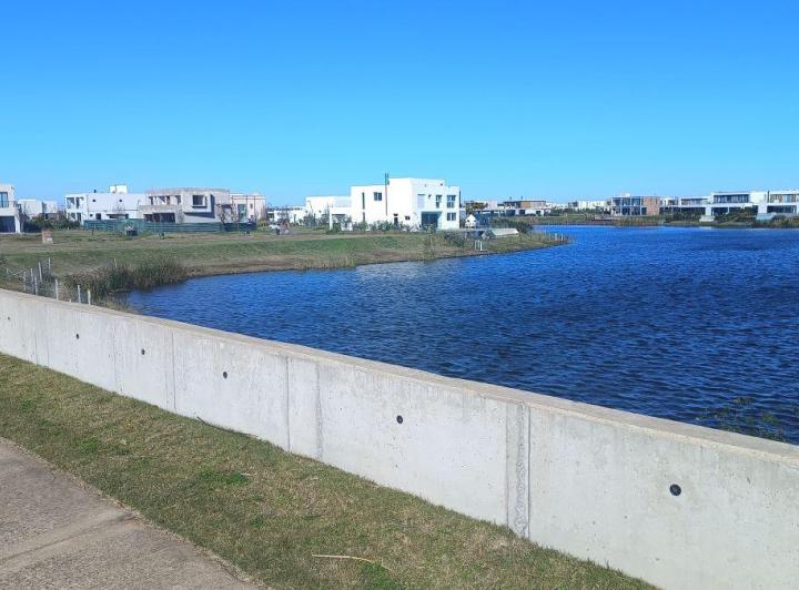 Terreno · 738m²