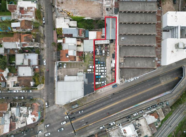 Terreno · 841m²