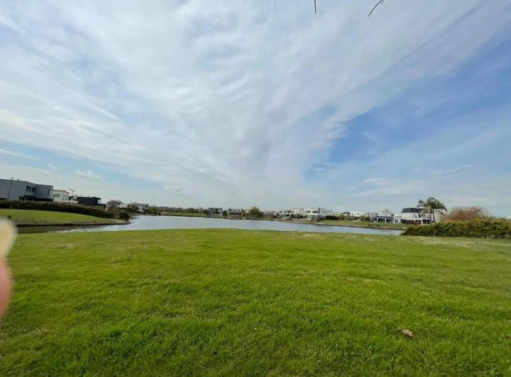 Terreno · 868m²