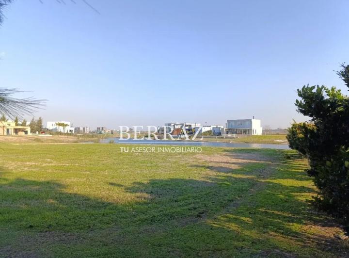 Terreno · 782m²