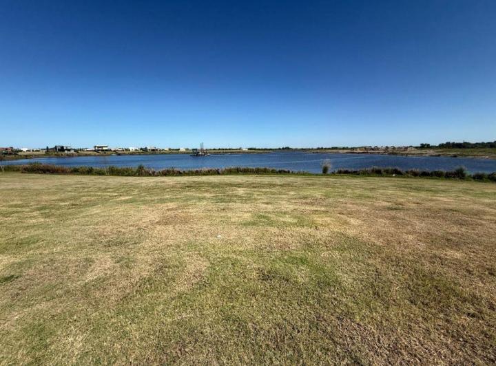 Terreno · 910m²