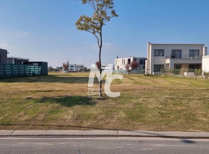 Terreno · 610m²