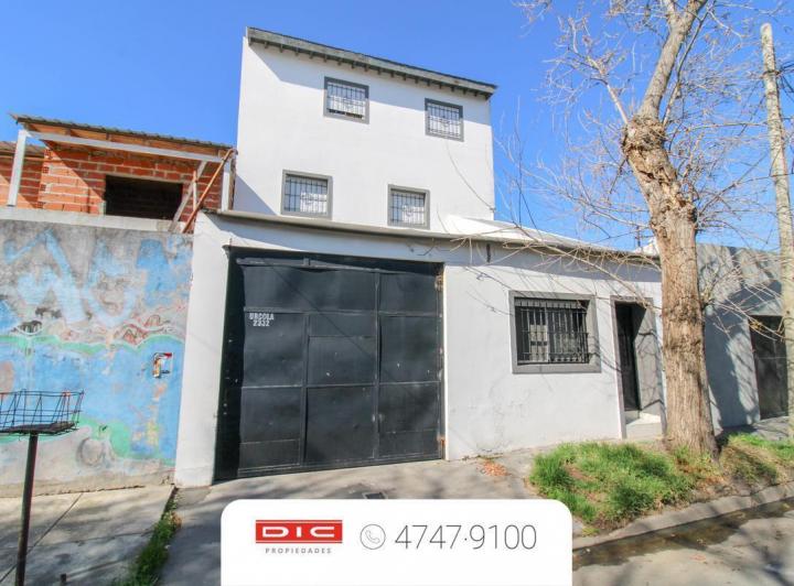 Terreno · 301m² · 4 Ambientes · 1 Cochera