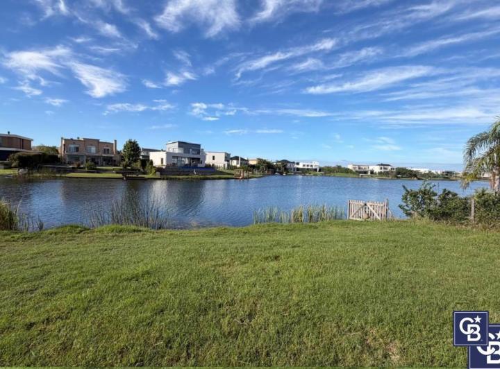 Terreno · 721m²