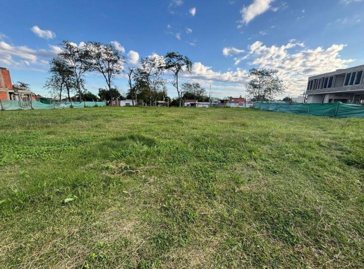 Terreno · 837m²
