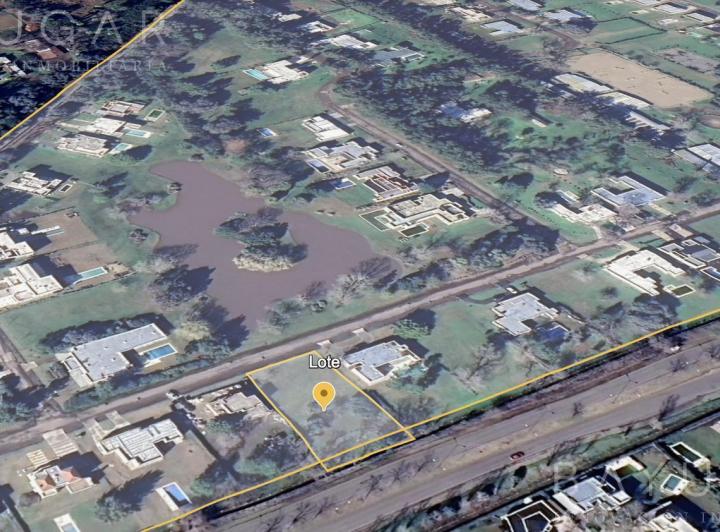 Terreno · 1350m²