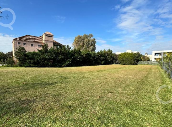 Terreno · 860m²