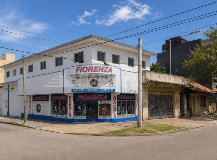 Terreno · 580m² · 8 Ambientes