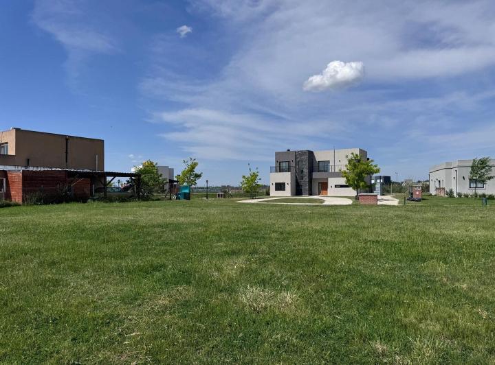 Terreno · 882m²