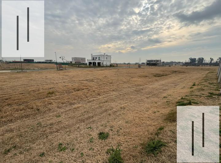 Terreno · 929m²