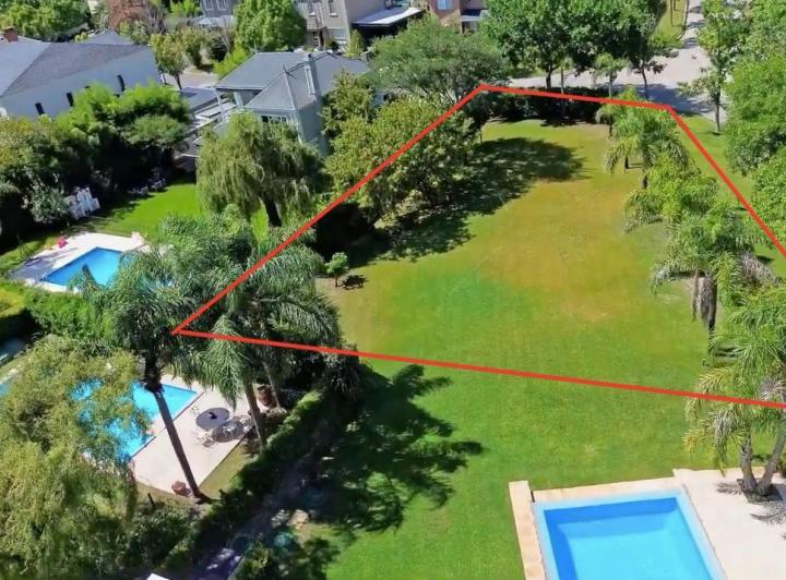 Terreno · 608m² · 1 Ambiente · 1 Cochera