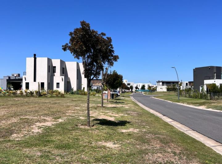 Terreno · 601m²