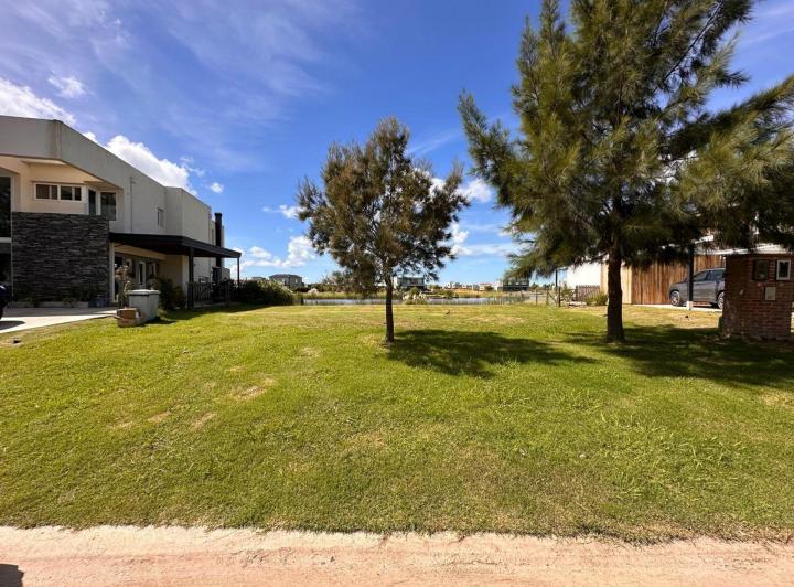 Terreno · 854m²