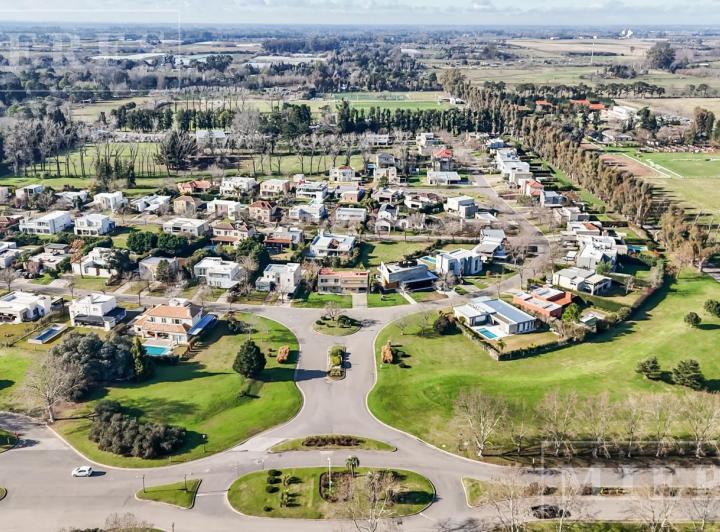 Terreno · 941m²