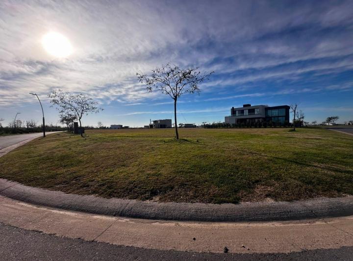 Terreno · 711m²