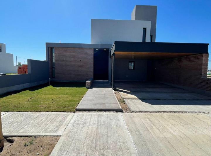 Casa · 189m² · 7 Ambientes · 2 Cocheras