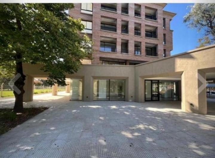 Local comercial · 198m²