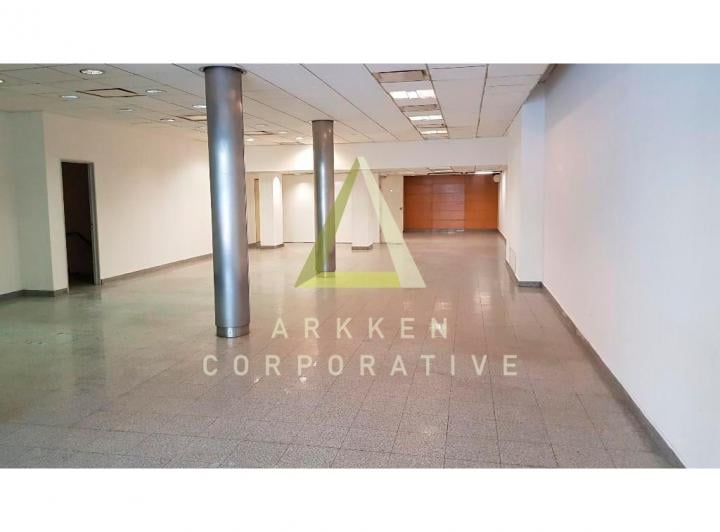 Local comercial · 550m²