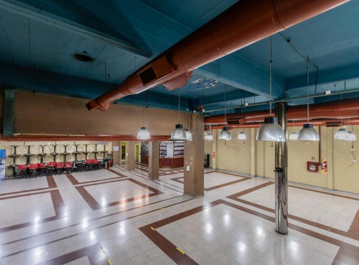 Local comercial · 726m²
