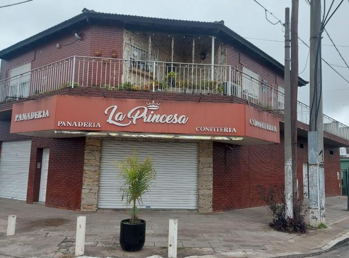 Local comercial · 320m² · 8 Ambientes · 1 Cochera
