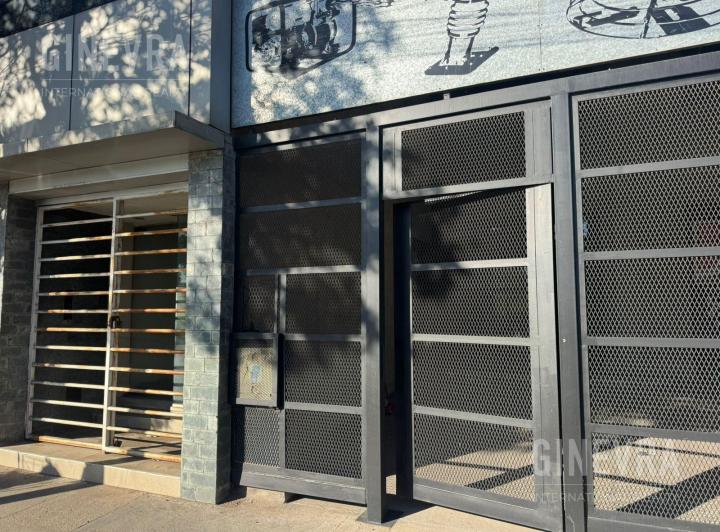 Local comercial · 1170m² · 10 Cocheras