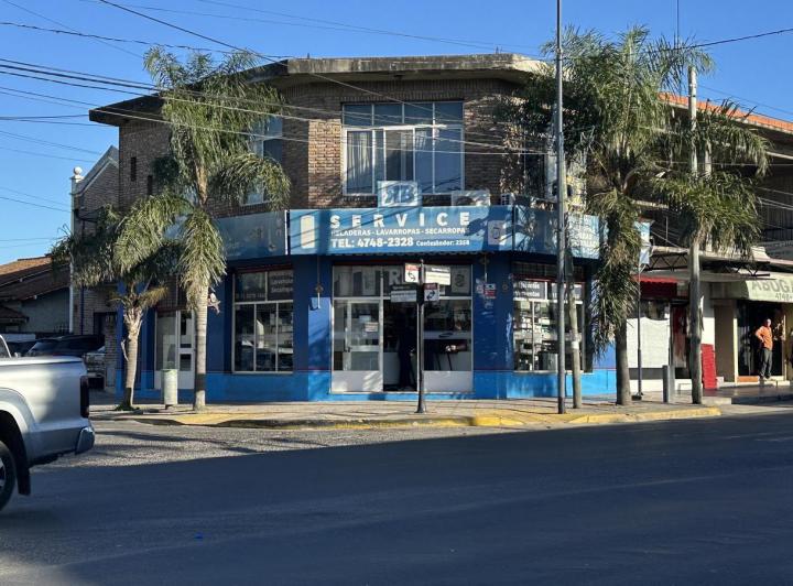 Local comercial · 486m²