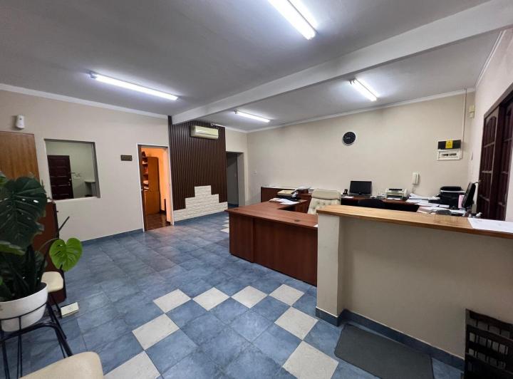 Local comercial · 184m² · 4 Ambientes · 2 Cocheras