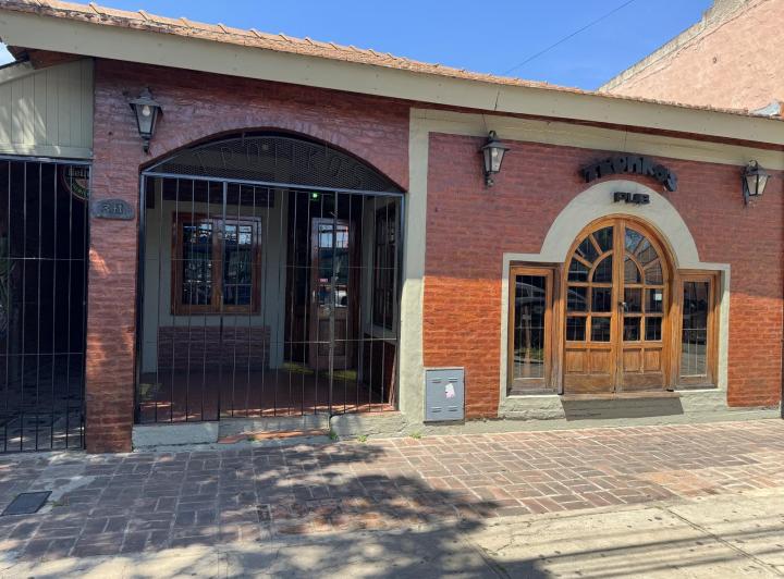 Local comercial · 216m²