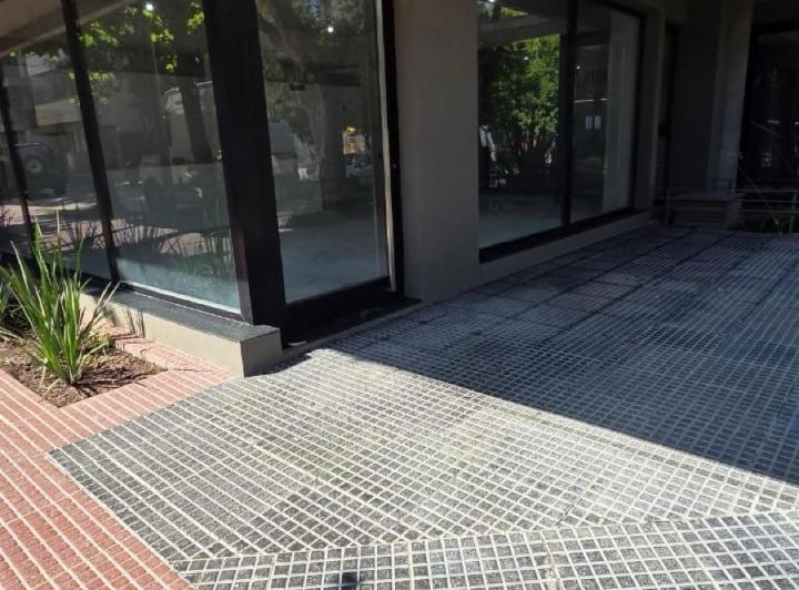 Local comercial · 104m²