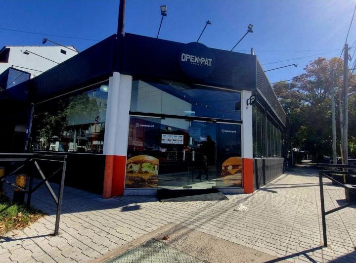 Local comercial · 210m²