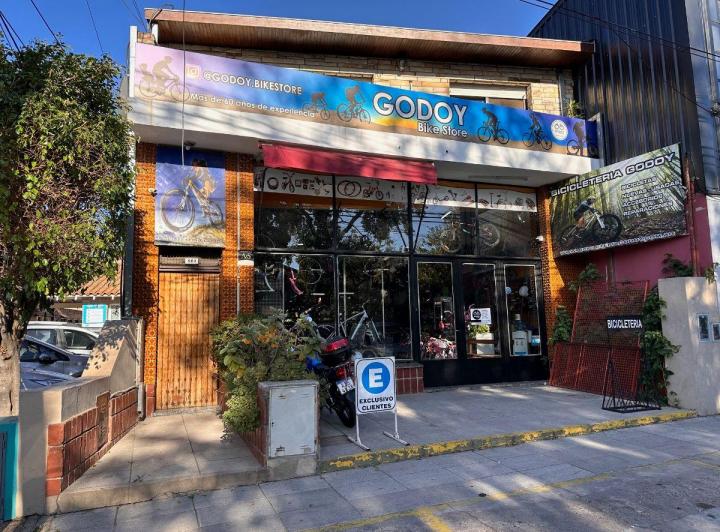 Local comercial · 308m² · 1 Ambiente · 4 Cocheras