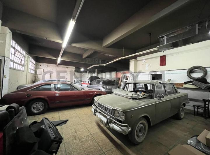 Local comercial · 330m² · 3 Ambientes · 1 Cochera