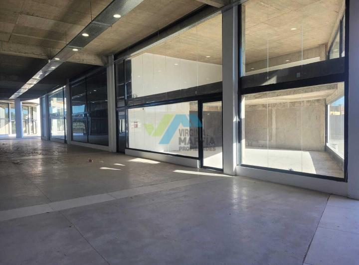 Local comercial · 83m²