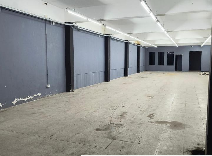 Local comercial · 237m²