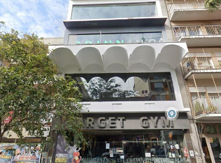 Local comercial · 912m² · 4 Ambientes