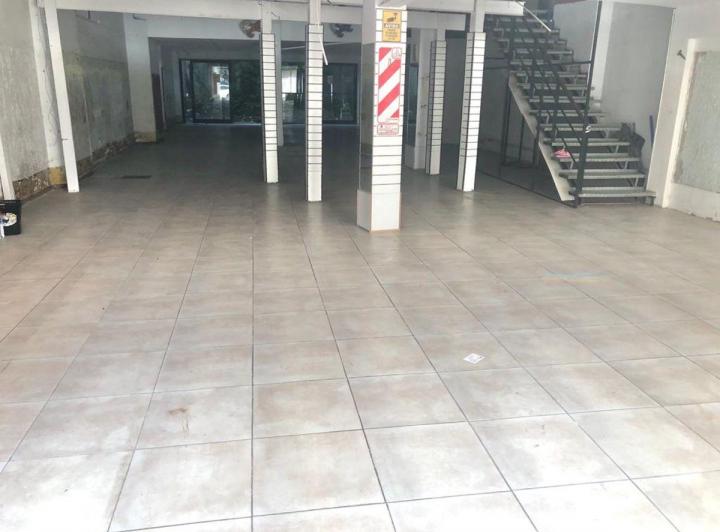 Local comercial · 365m²