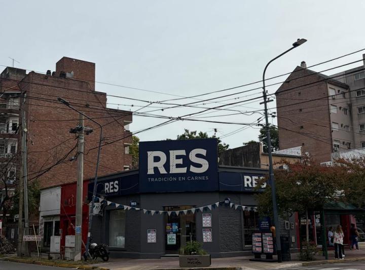 Local comercial · 166m² · 6 Ambientes · 5 Cocheras