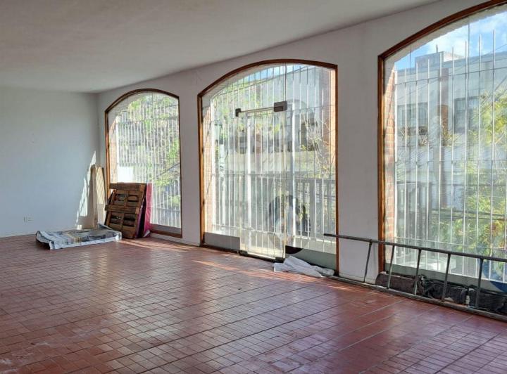 Local comercial · 240m²