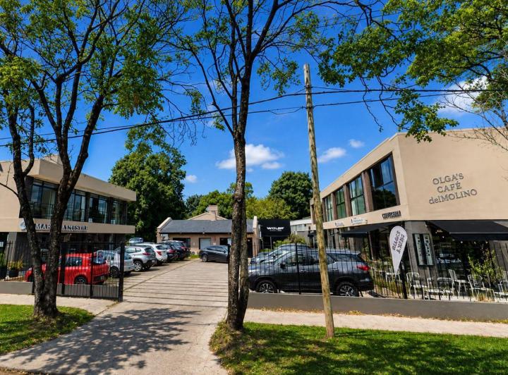 Local comercial · 32m² · 1 Ambiente · 28 Cocheras