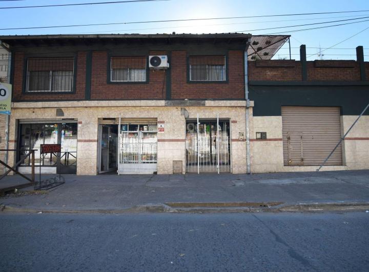 Local comercial · 261m² · 2 Cocheras