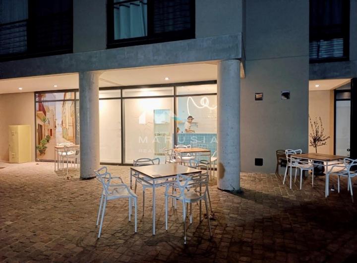 Local comercial · 50m² · 4 Cocheras
