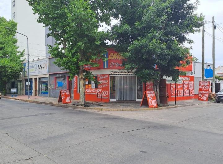 Local comercial · 311m² · 8 Ambientes · 1 Cochera