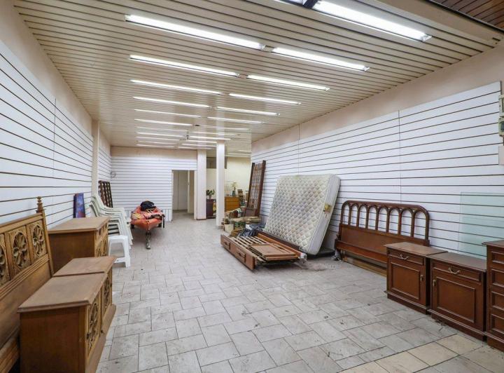 Local comercial · 318m²